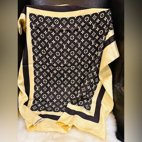 πLOUIS VUITTON Monogram Silk Scarf w/Tag - Picture 1 of 11